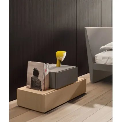 Comodino formato da 1 cassettone in Rovere e 1 cassetto laccato, Gruppo Compongo di Orme