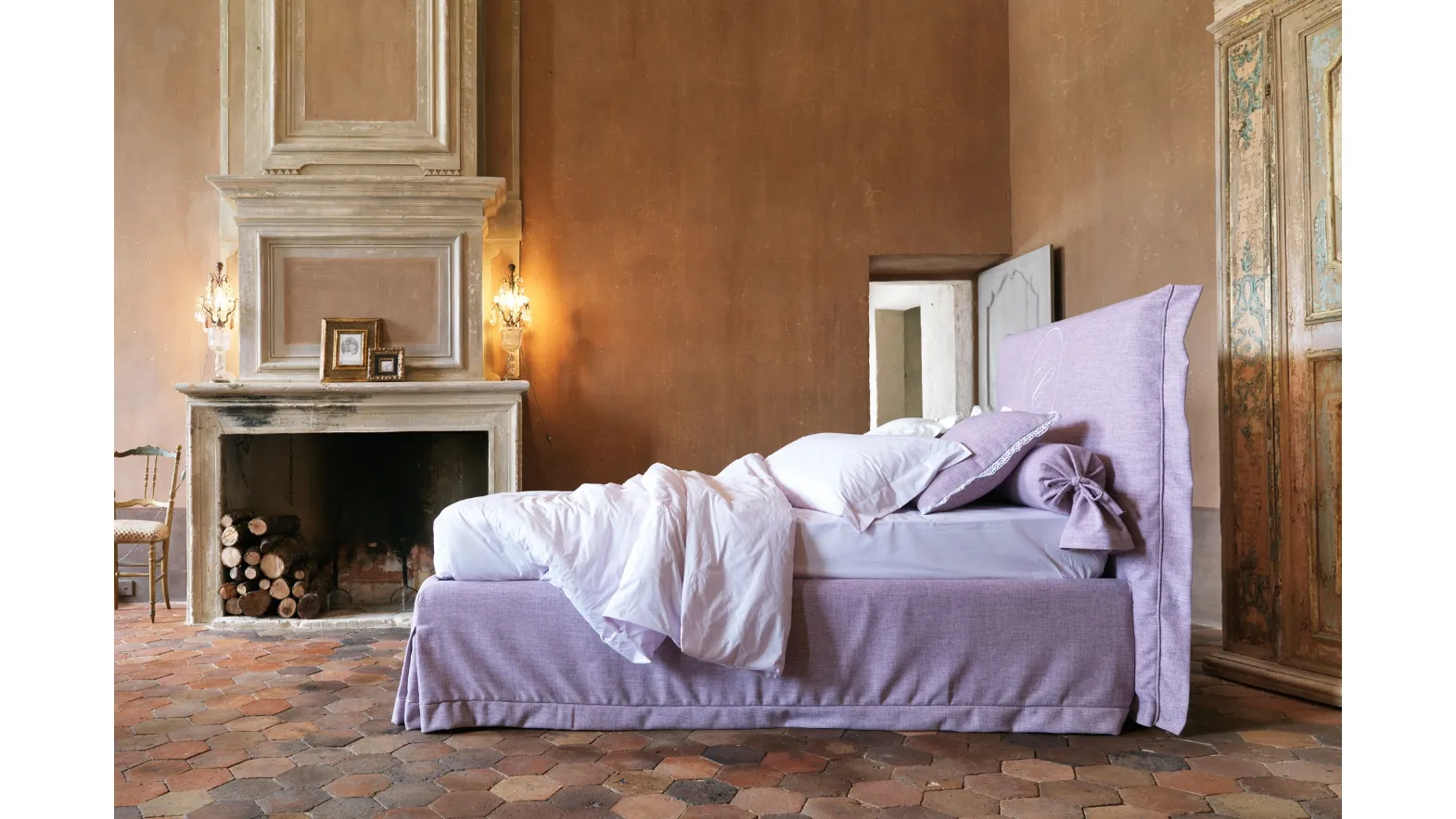 Letto moderno con testiera Chloè Romantic di Noctis