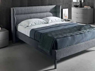Letto in tessuto imbottito con testiera avvolgente Fold di Mab