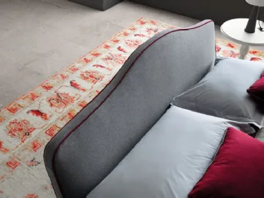 Letto in tessuto imbottito con testiera sagomata Rosa di Le Comfort