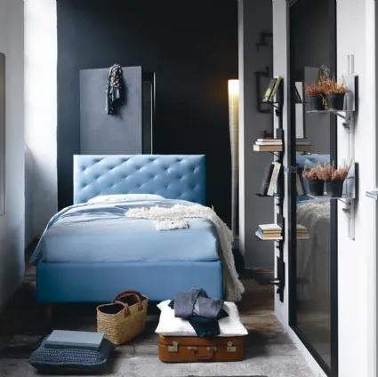 Letto in ecopelle con testiera capitonnè e contenitore So Ever di Noctis
