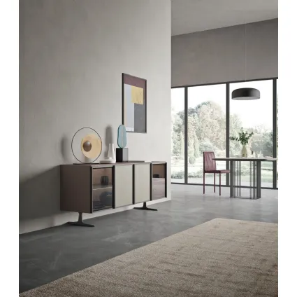 Madia in laccato opaco terra con ante in vetro bronzato e cemento écru Glass 2 di Orme