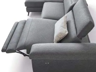 Divano con movimento relax in tessuto Zeno di Le Comfort