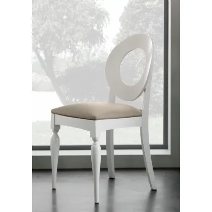 Sedia Giulietta in faggio laccato bianco con seduta in tessuto imbottito di Eurosedia