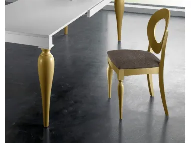Sedia Giulietta con struttura in metallo Oro e seduta in tessuto imbottito di Eurosedia