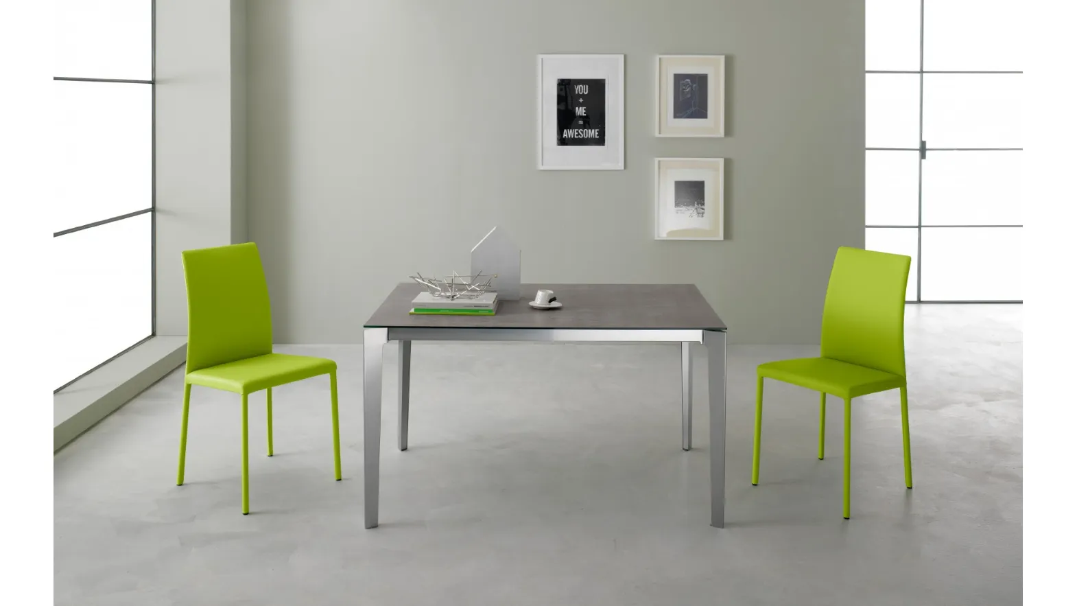 Sedia Miriam con struttura in metallo e rivestimento in pelle di Eurosedia
