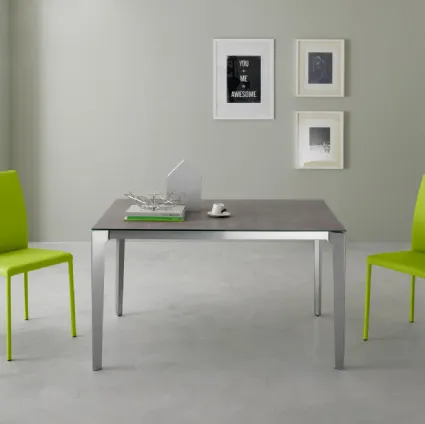 Sedia Miriam con struttura in metallo e rivestimento in pelle di Eurosedia