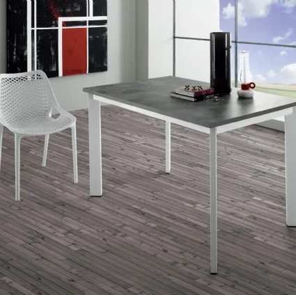 Tavolo Evo in laminato cemento e metallo di Eurosedia
