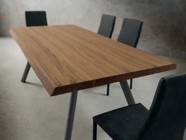 Tavolo Nicola in legno di La Primavera