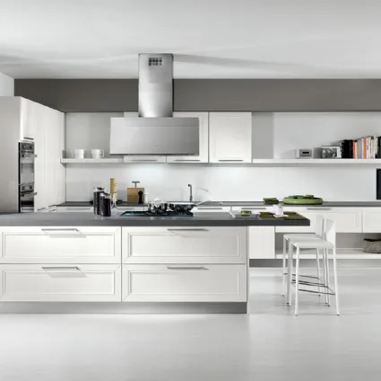 Cucina Classica Itaca angolare a ferro di cavallo in legno massello di Frassino laccato Bianco a poro aperto di Arredo3