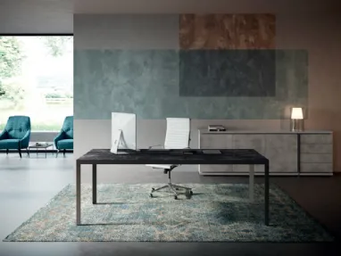 Scrivania Direzionale D1 02 in melaminico effetto marmo e gambe in metallo di Colombini Office