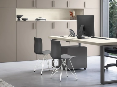 Sedia Ospiti in tessuto con gambe in metallo Sneek di Cinquanta3